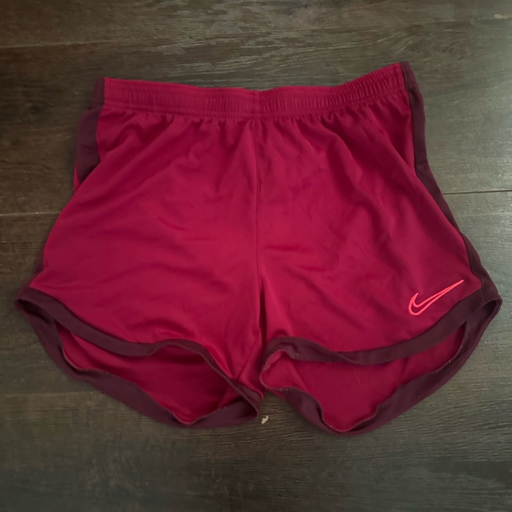 Nike Shorts. Red Nike shorts, worn only 2 times. 

Size - M